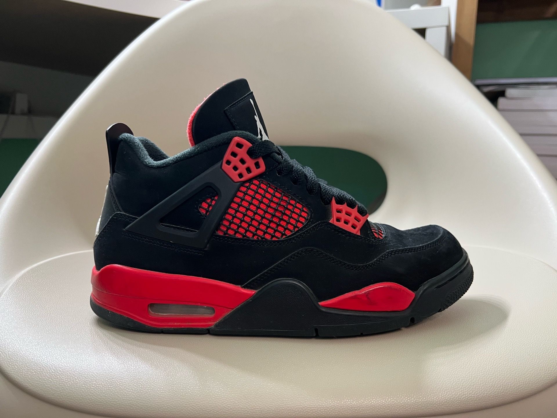 Air Jordan 4 Retro ‘Red Thunder’