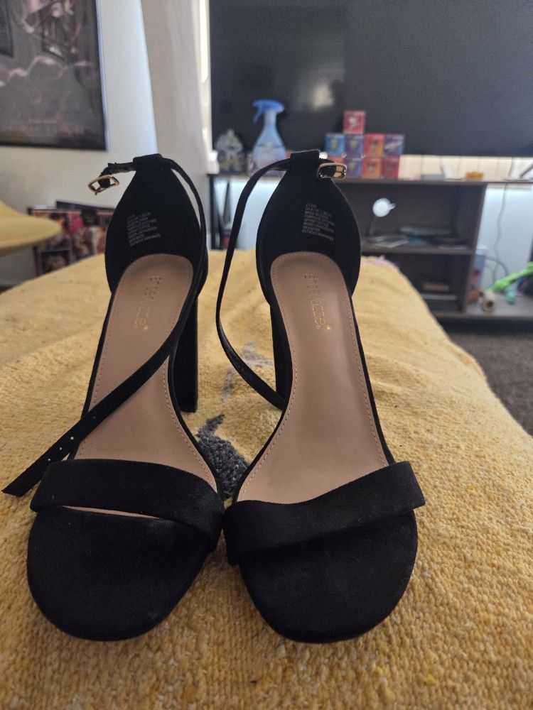 LYVIA Block Heel Ankle Strap