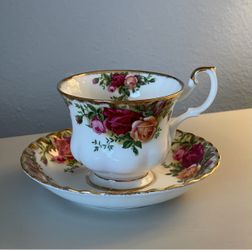 Royal Albert Old Country Roses Teacup & Saucer Set