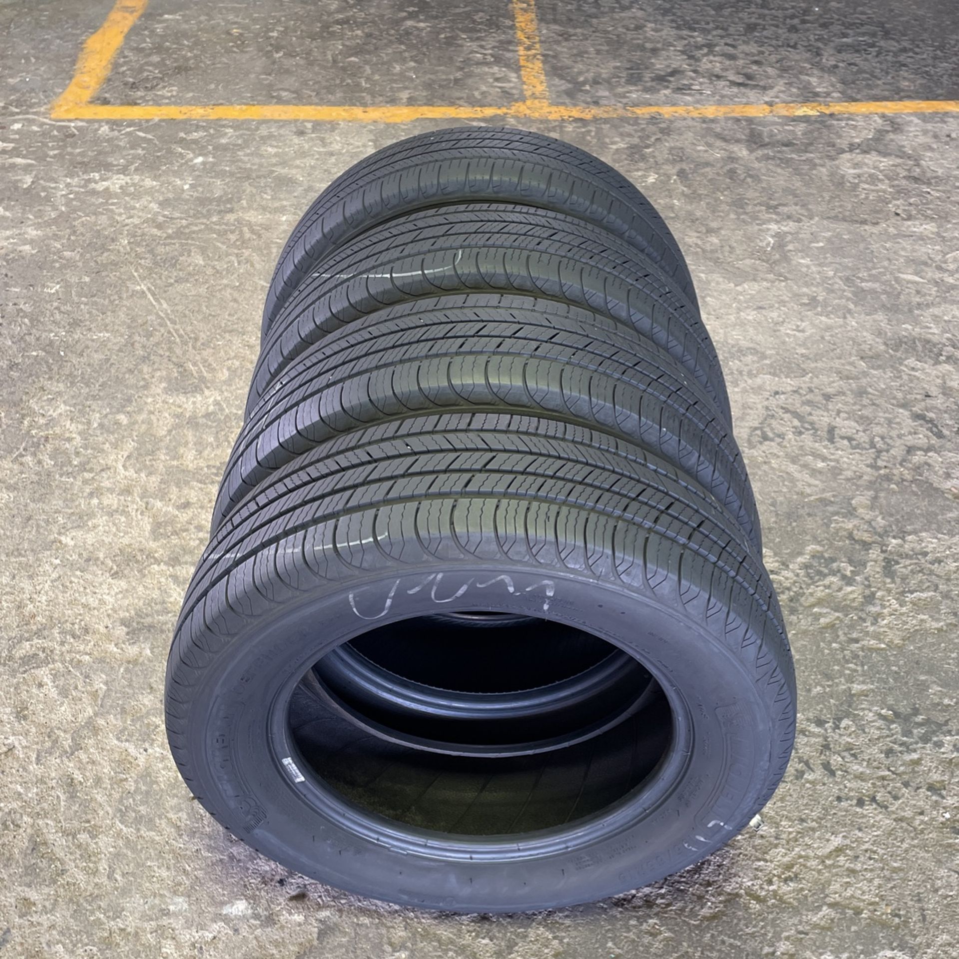 195/65r15 Michelin Defender 70% Life Thread