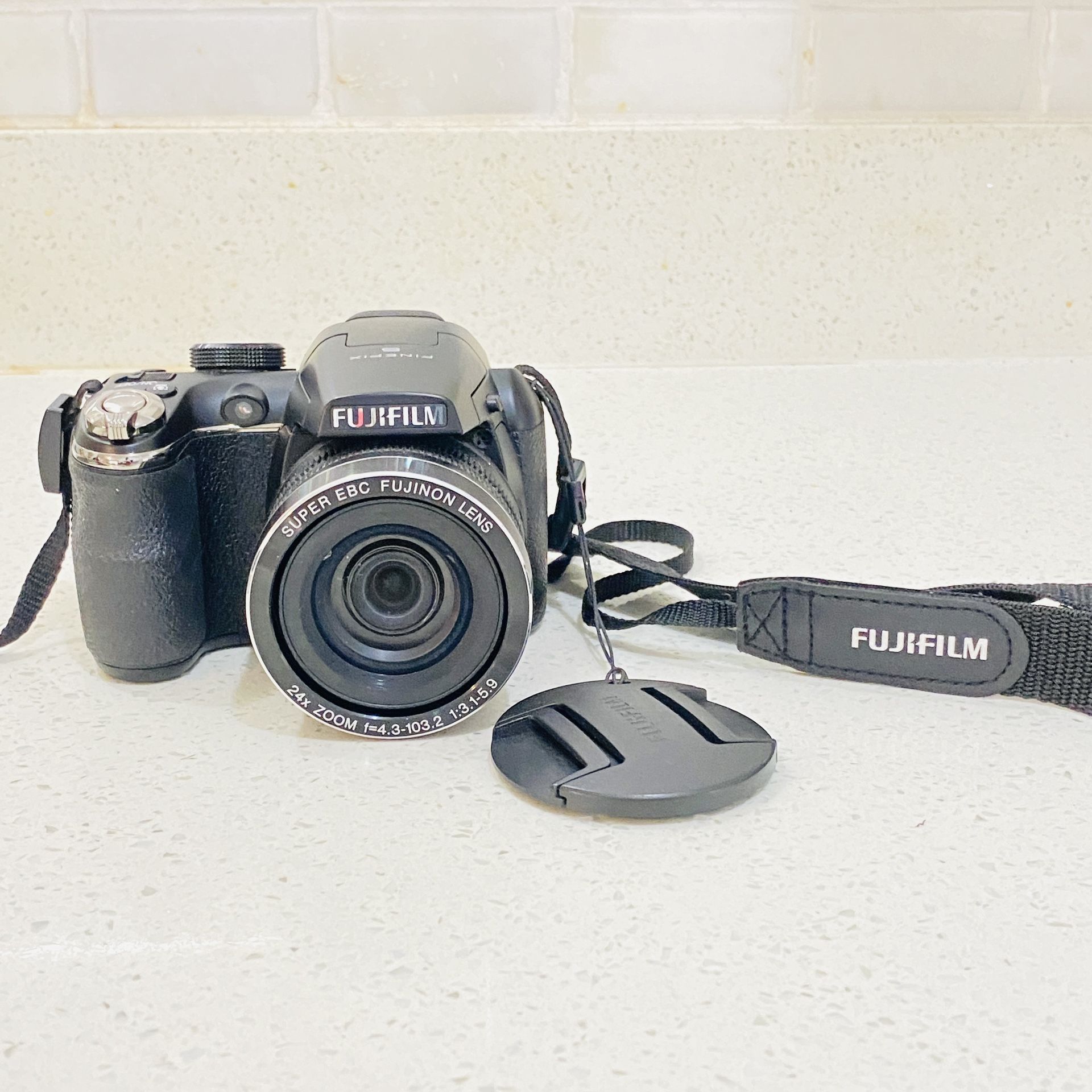 Fujifilm FinePix S S4250WM Digital Camera w/ Lens Cover