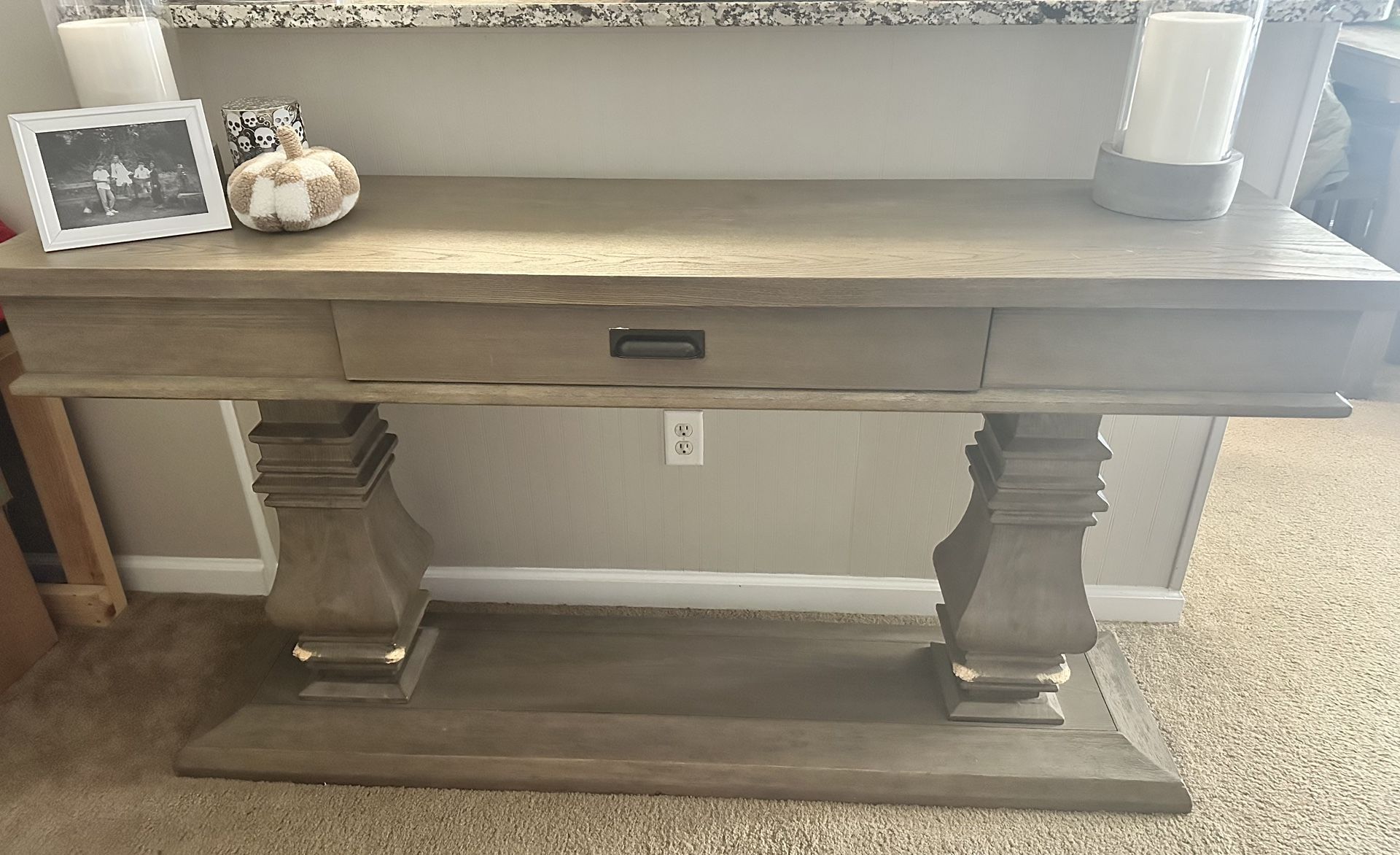 Console Table / Entry Table