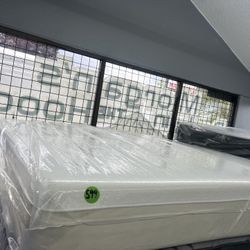 KING SIZE TEMPURPEDIC CLOUD MATTRESS & BOX SPRINGS BED SET