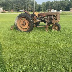 Tractor John Deer Antique 