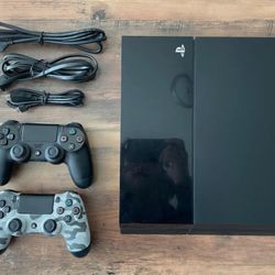 PS4 + Controllers + GAMES