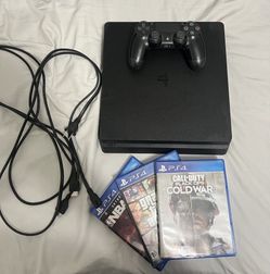 PlayStation 4 w/ 1 Controller & 3 Games