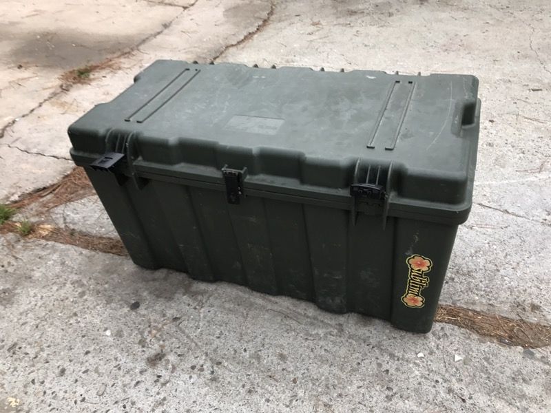 HARDIGG HEAVY DUTY MILITARY FOOT LOCKER