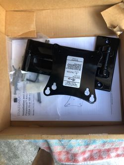 Articulating wall arm