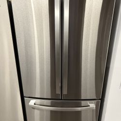 GE 33 in. 24.7 Cu. Ft. Fingerprint Resistant Stainless Steel French Door Refrigerator