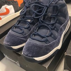 Jordan 11s size 3y