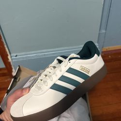 Adidas VL Court 3.0 sneakers, size 9