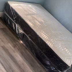 NEW FULL SIZE SET MATTRESS AND BOX SPR+ING-2pcs