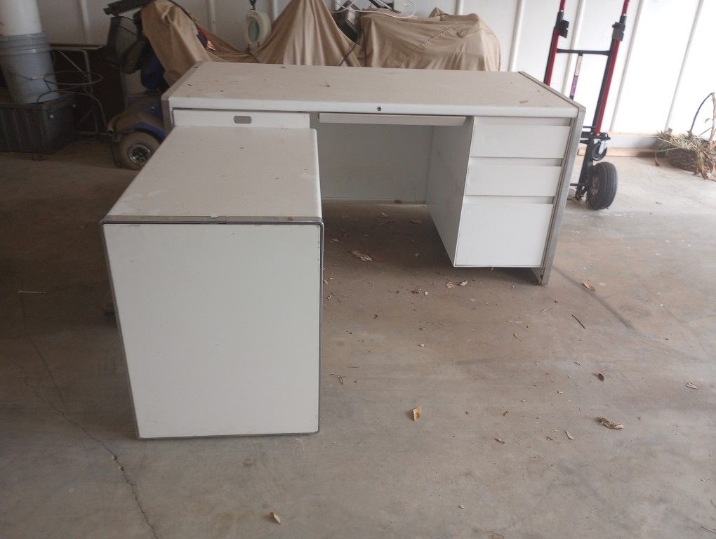 White Metal L Shaped Desk 