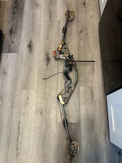 Camo-pattern compound hunting bow