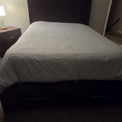 Three Piece Solid Wood Bedroom Set