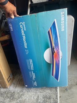 Samsung Essential 27" Curved Monitor