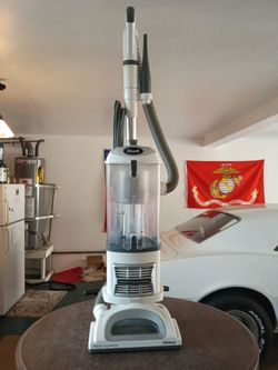 Shark Navigator Lift Away Deluxe Vacuum Cleaner with Attachment