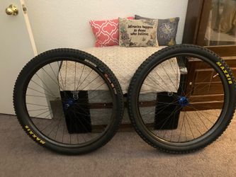 Carbon Onyx hub mountain wheelset