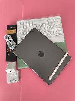 Apple IPad 8th Generation (10.2” Retina /Latest iOS 26/ 2020 model) 32GB with stylus pen, keyboard & Accessories