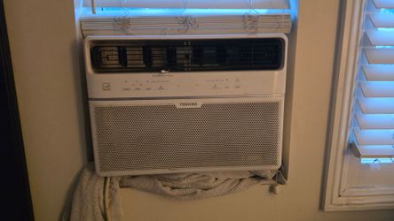 Toshiba a.c. unit 12000 BTU 550 sq ft