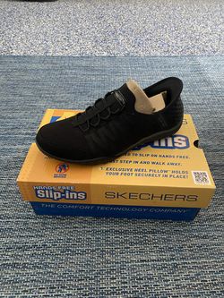Brand new women’s size 8 slip on sketchers