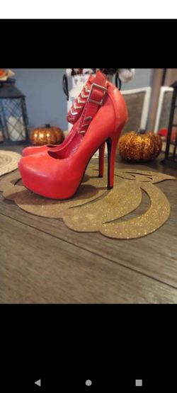 Size 8/12  Charlote Russe $25 New. 