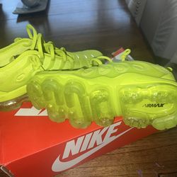 W AIR VAPORMAX PLUS