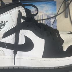 Air Jordan mid 1