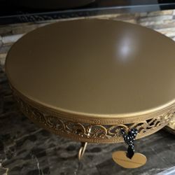 gold 2 cake stands, 4 gold plates, 1 candle holder new