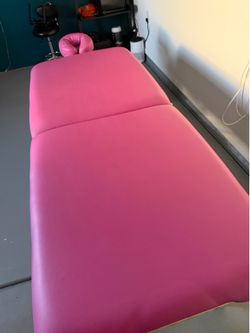 Earthlite Avalon Massage Table