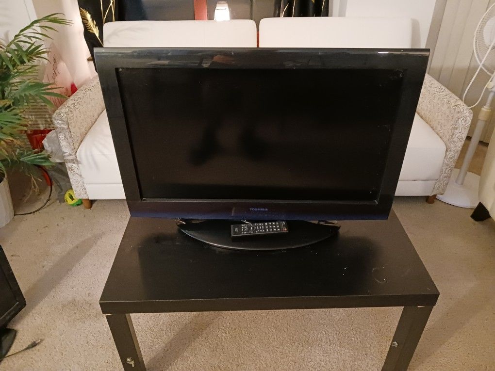 TV 32 Inch With Remote