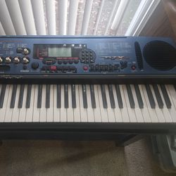 Yamaha Electronic Keyboard with lesson book & cd - Excellent Condition
