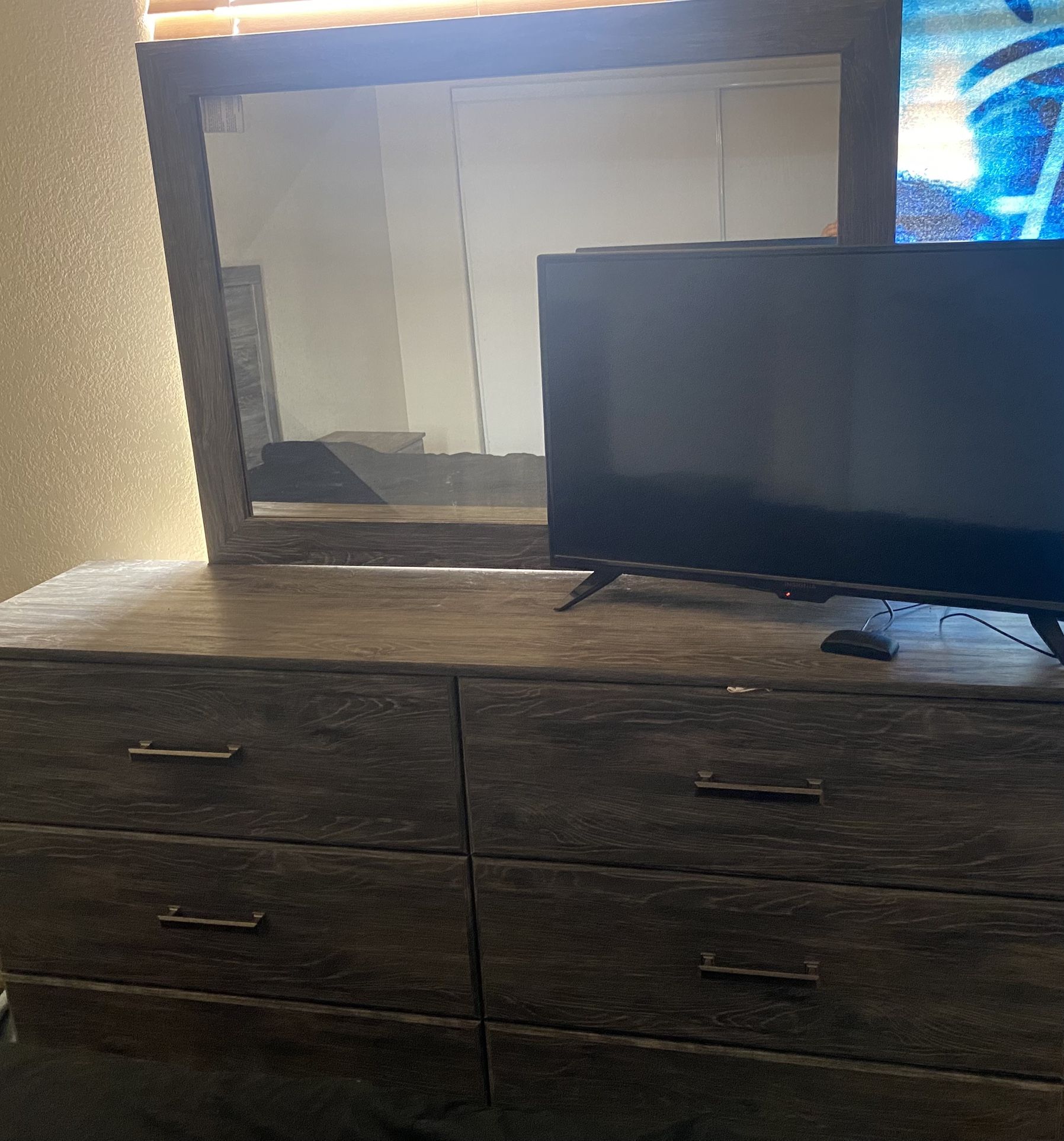 Queen Bed Set Like New 