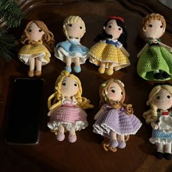 Muñeca de crochet  100% hecha a mano.