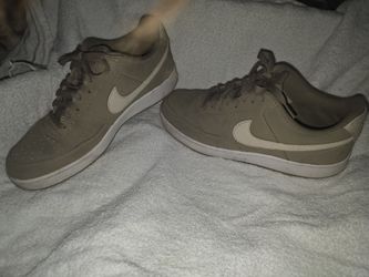 Men's Nike Court Vision Low Sneaker size 9.5