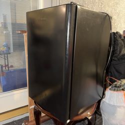Mini fridge / freezer
