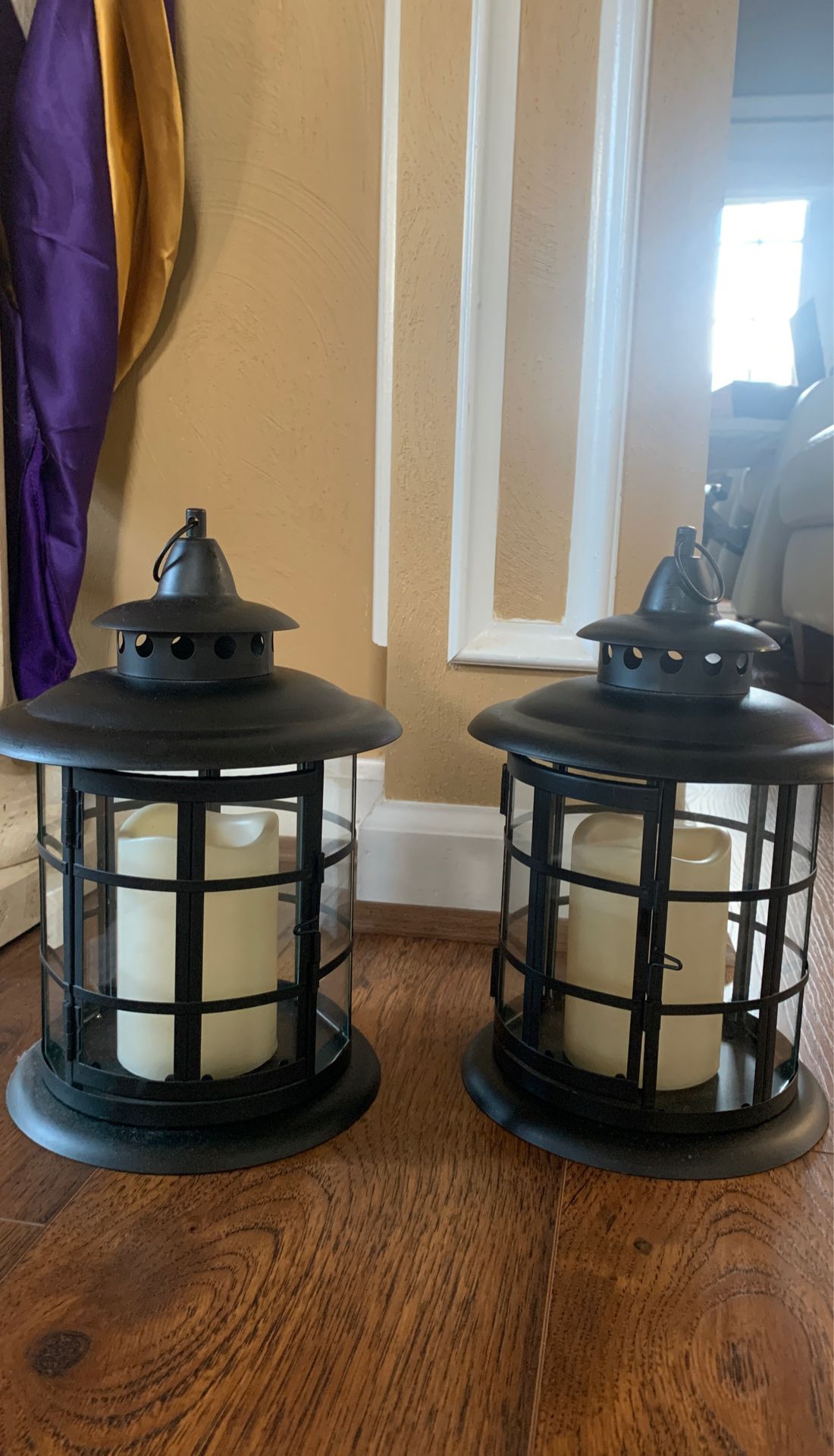 Round Metal Lanterns with Candle