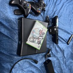 Xbox 360 Like New 2 Control And One Game 