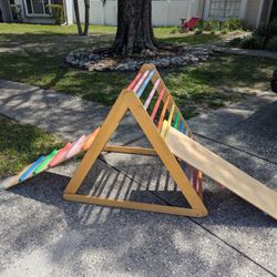 Pickler Triangle (Triangular Wooden Climbing Frame for Toddler)