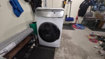 SAMSUNG LARGE CAPACITY WASHER & GAS DRYER SET