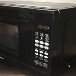 NEW countertop microwave 