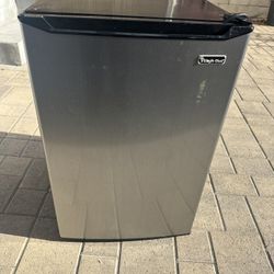 Mine Refrigerator Magic Chef