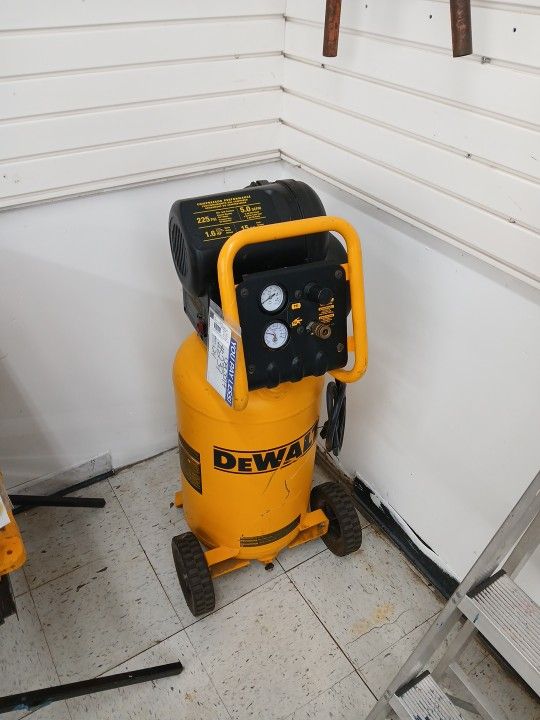 Dewalt D55168 Compressor