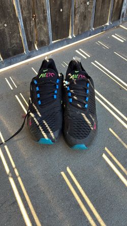 Tennis shoes