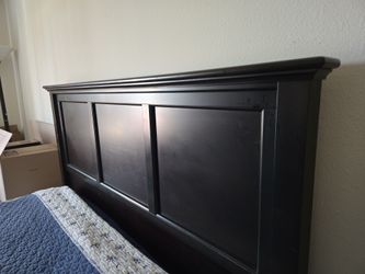 Queen platform bed. Six drawers.