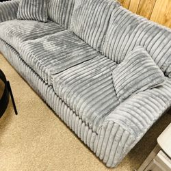 Cozy Very nice Couch!