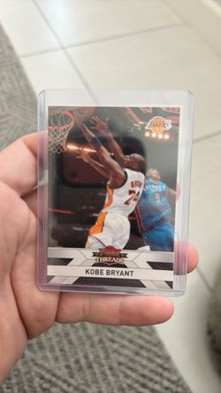 Kobe Bryant 2010-11 Panini Threads Basketball Card