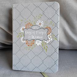 365 Days of Prayer for Women (Imitation Leather) – Guided Prayers and Daily Book 