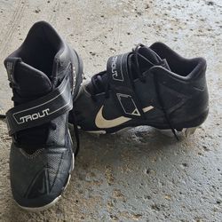 Mike Trout Cleats 7.5