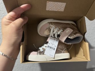 Kai run Baby Shoes Size 5 
